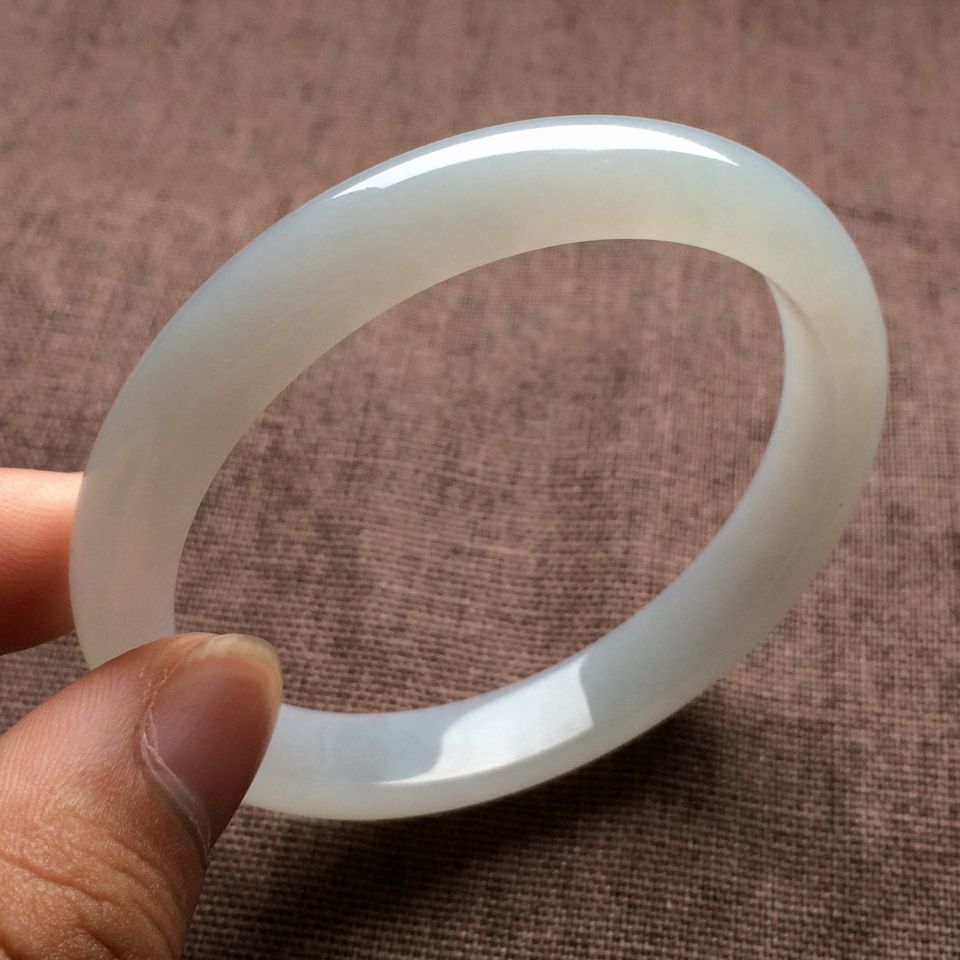 （超值推荐）糯冰种淡晴水手镯（56.7mm）