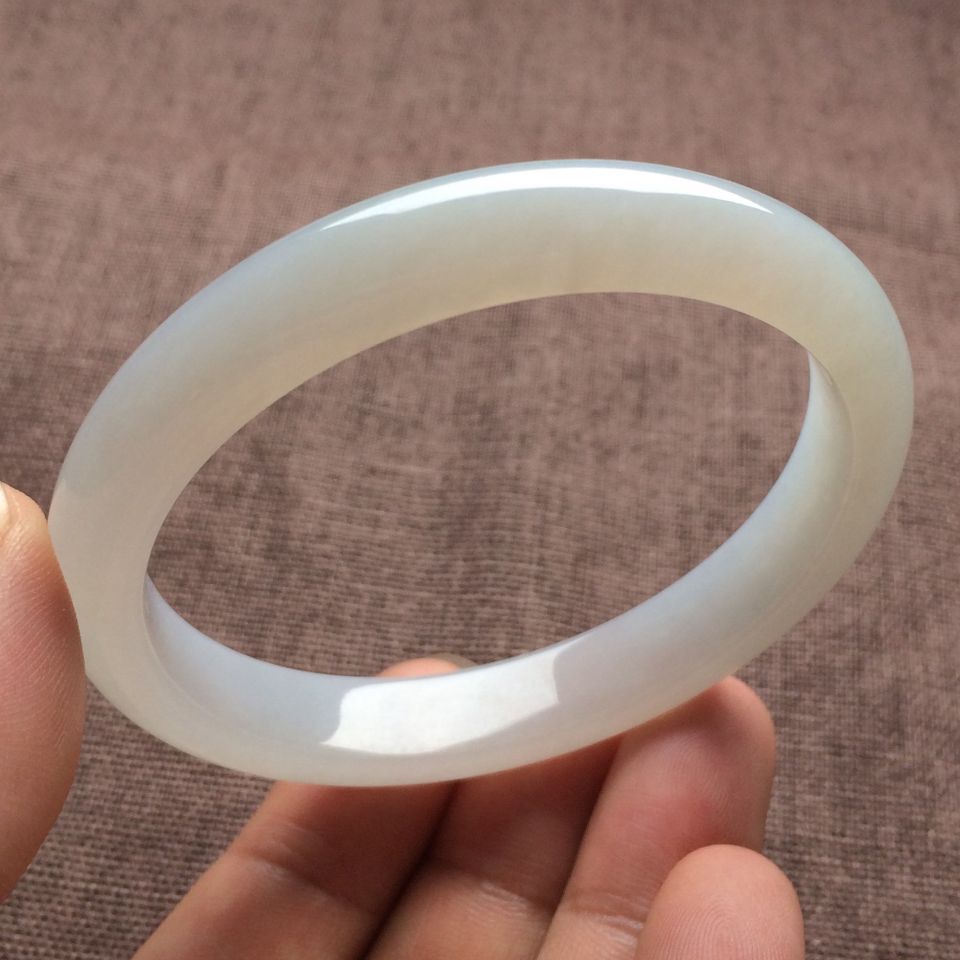 （超值推荐）糯冰种淡晴水手镯（56.7mm）