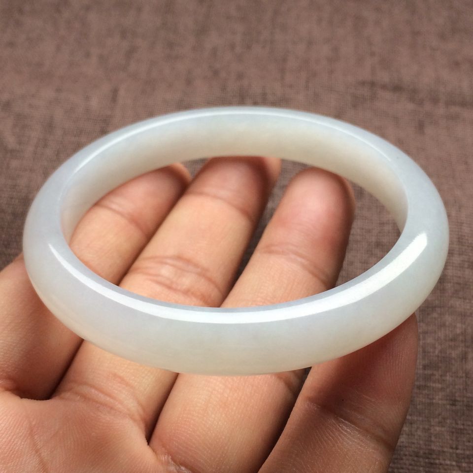 （超值推荐）糯冰种淡晴水手镯（56.7mm）