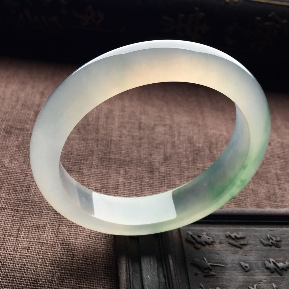 （超值推荐）冰种飘绿花手镯（57mm）