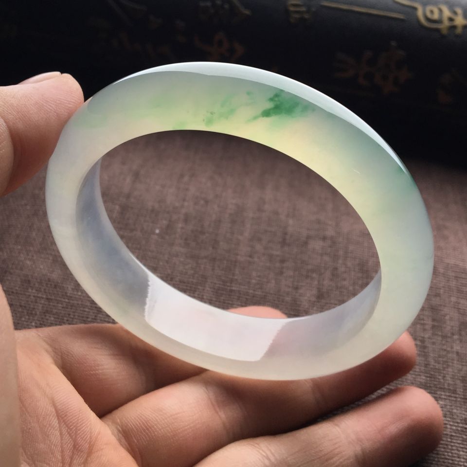 （超值推荐）冰种飘绿花手镯（57mm）