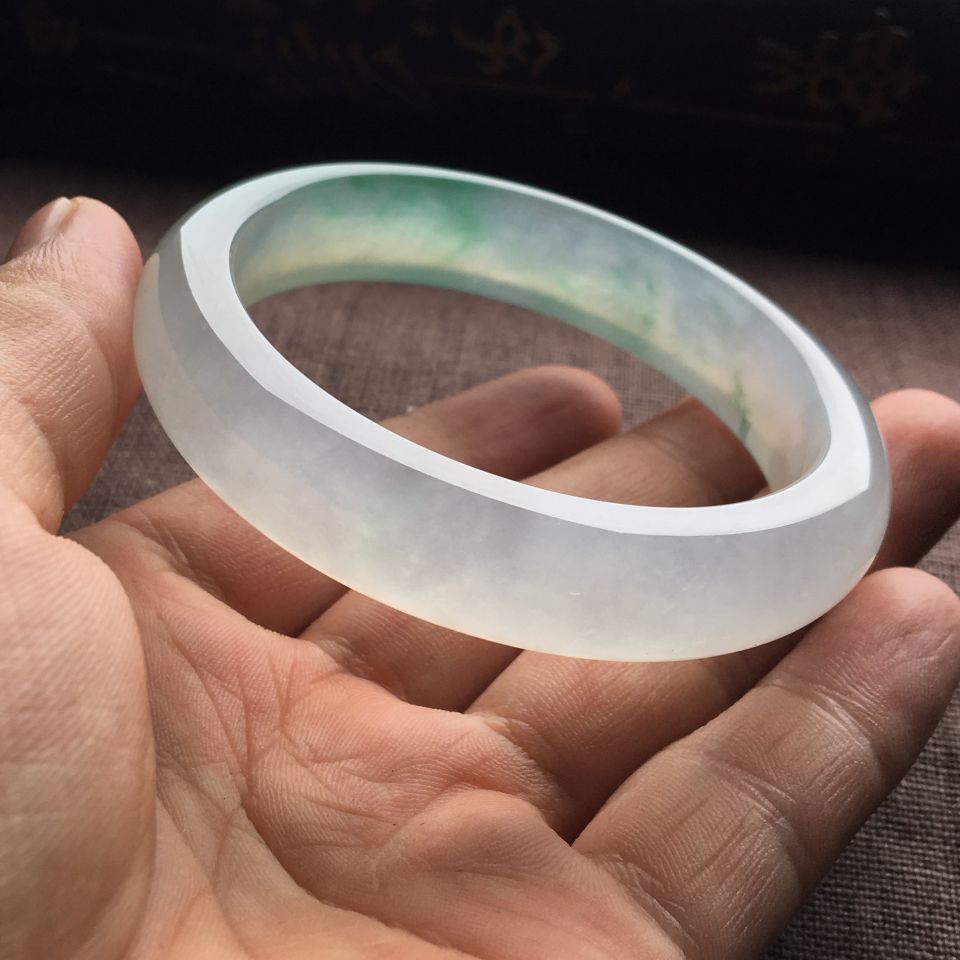 （超值推荐）冰种飘绿花手镯（57mm）
