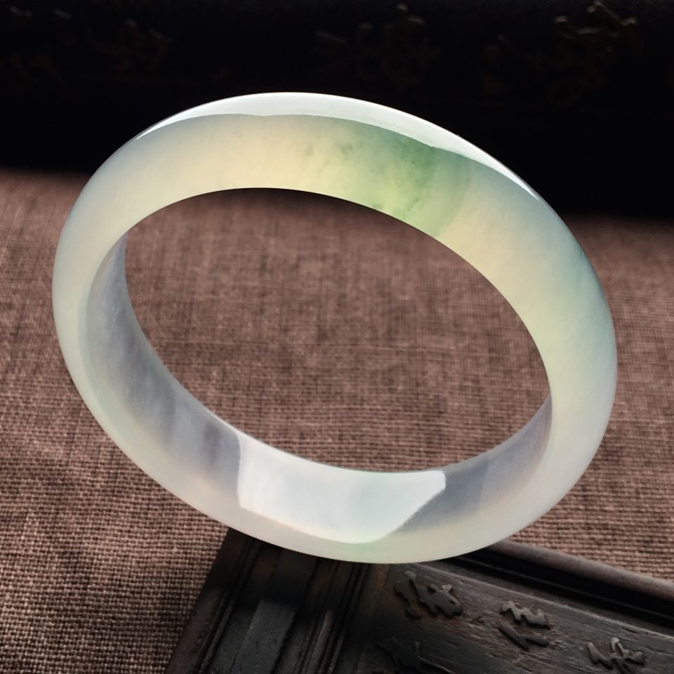 （超值推荐）冰种略飘花手镯（56.8mm）