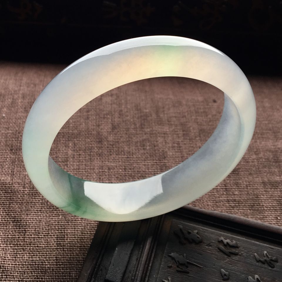 （超值推荐）冰种略飘花手镯（56.8mm）