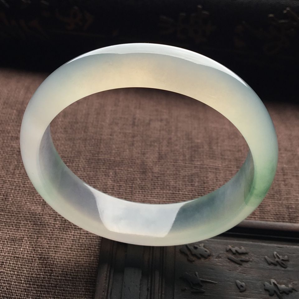 （超值推荐）冰种略飘花手镯（56.8mm）