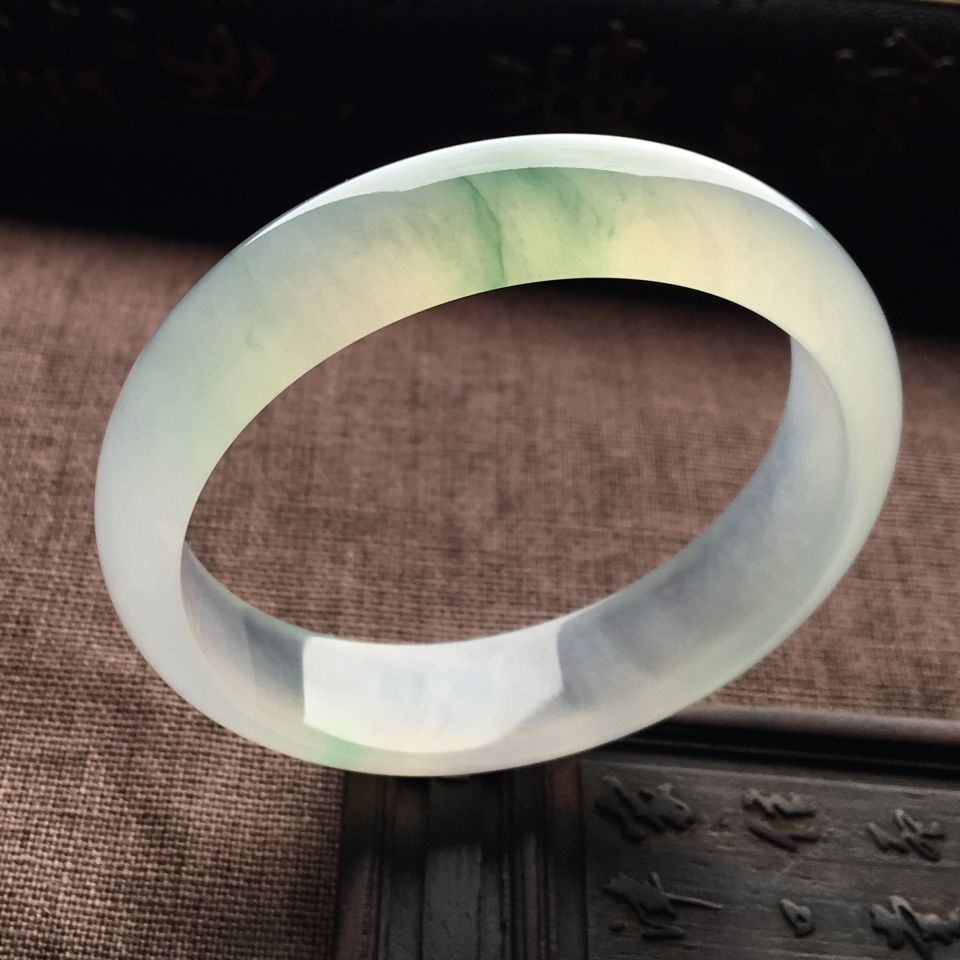 （超值推荐）冰种略飘花手镯（56.8mm）
