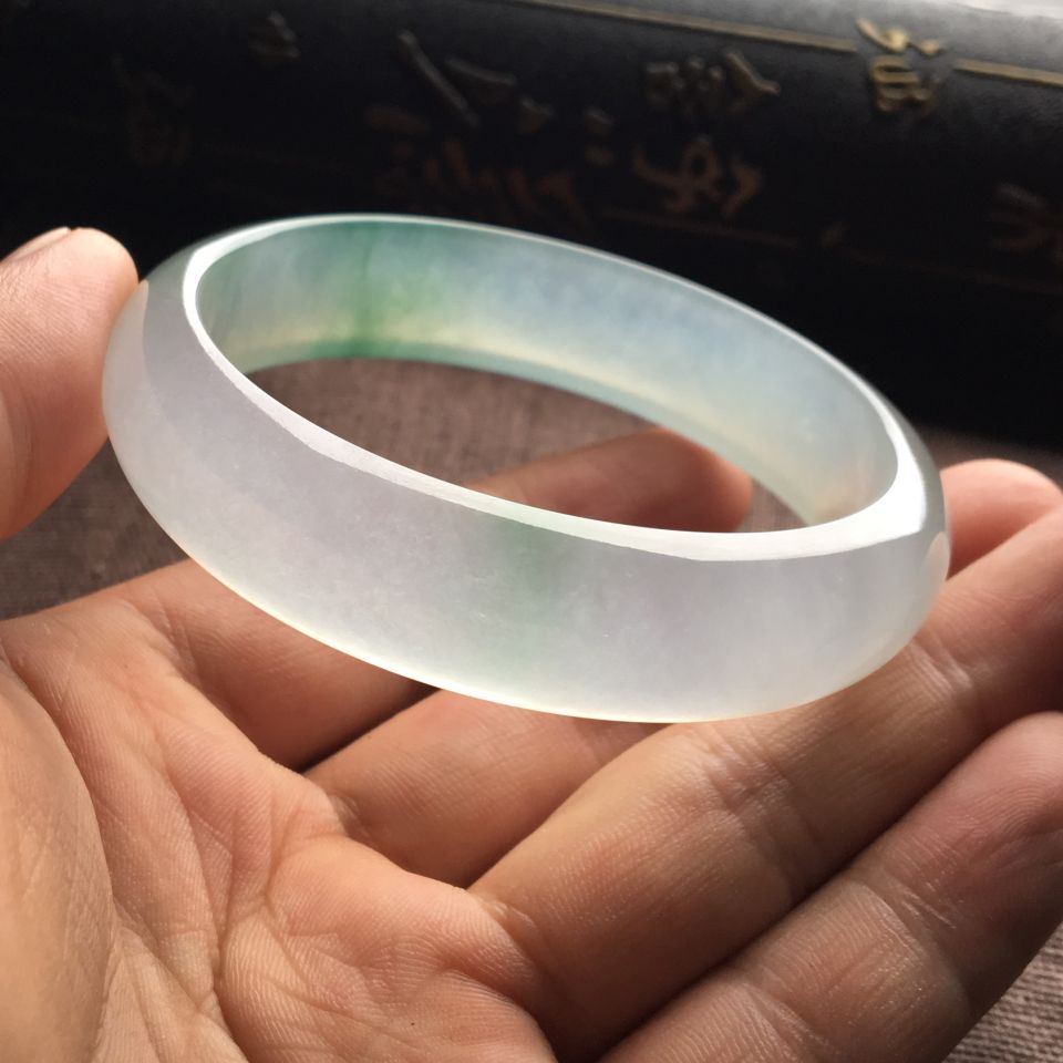 （超值推荐）冰种略飘花手镯（56.8mm）