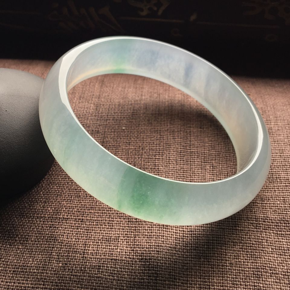 （超值推荐）冰种略飘花手镯（56.8mm）