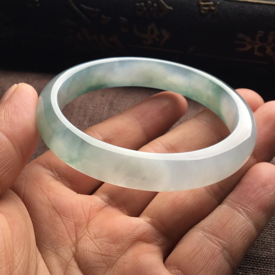 （超值推荐）冰种飘花手镯（56.3mm）