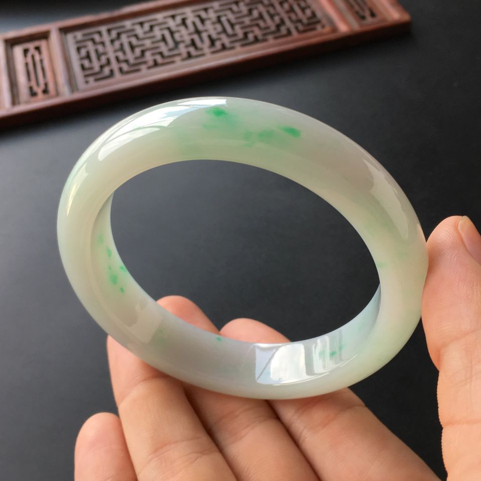 (超值推荐)糯冰种飘翠手镯(60.5mm)