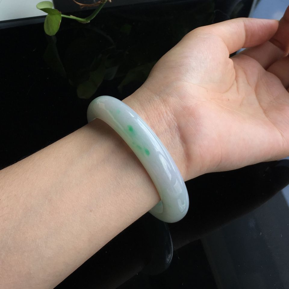 (超值推荐)糯冰种飘翠手镯(60.5mm)