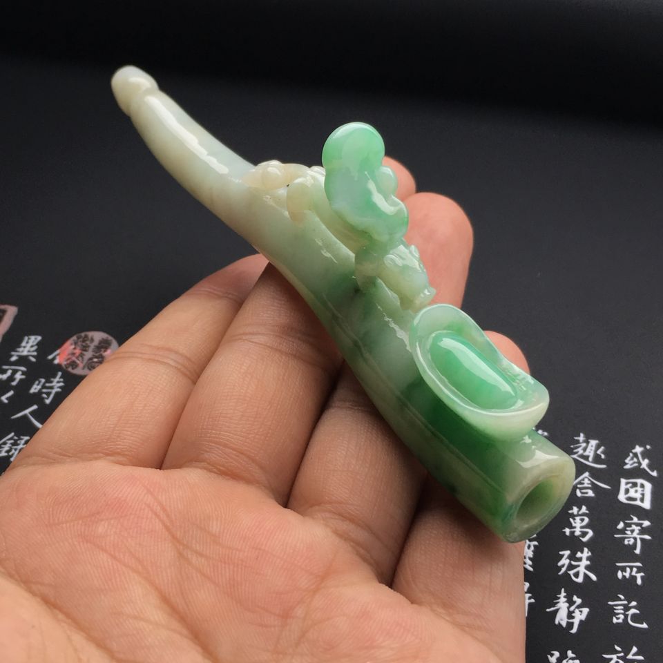 （超值推荐）糯冰种飘花螭龙烟斗