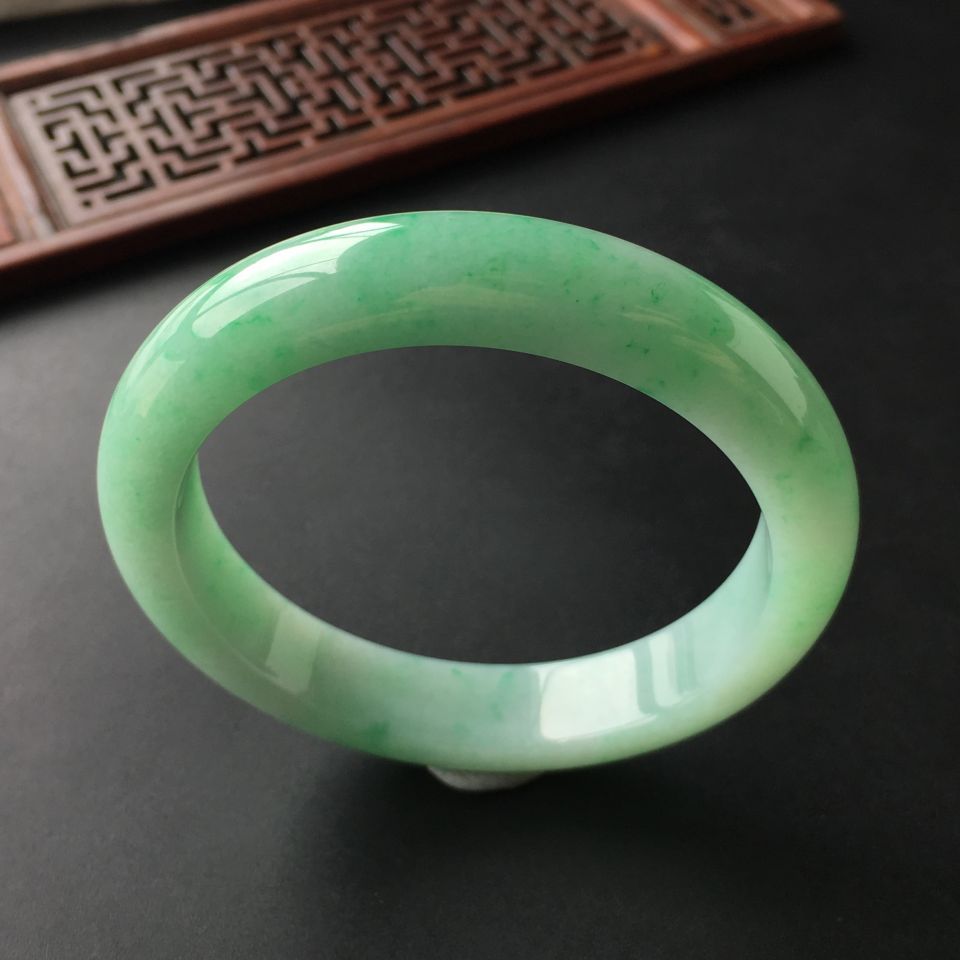 (超值推荐)糯冰种飘翠手镯(56.3mm)