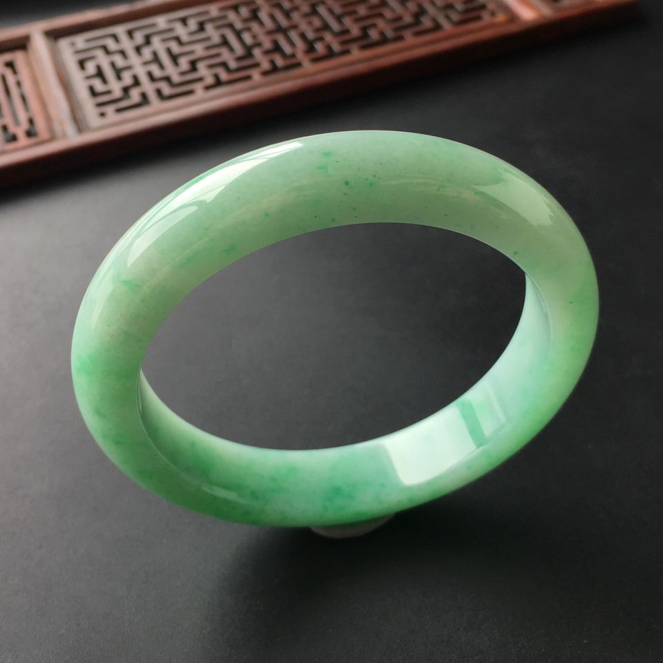 (超值推荐)糯冰种飘翠手镯(56.3mm)