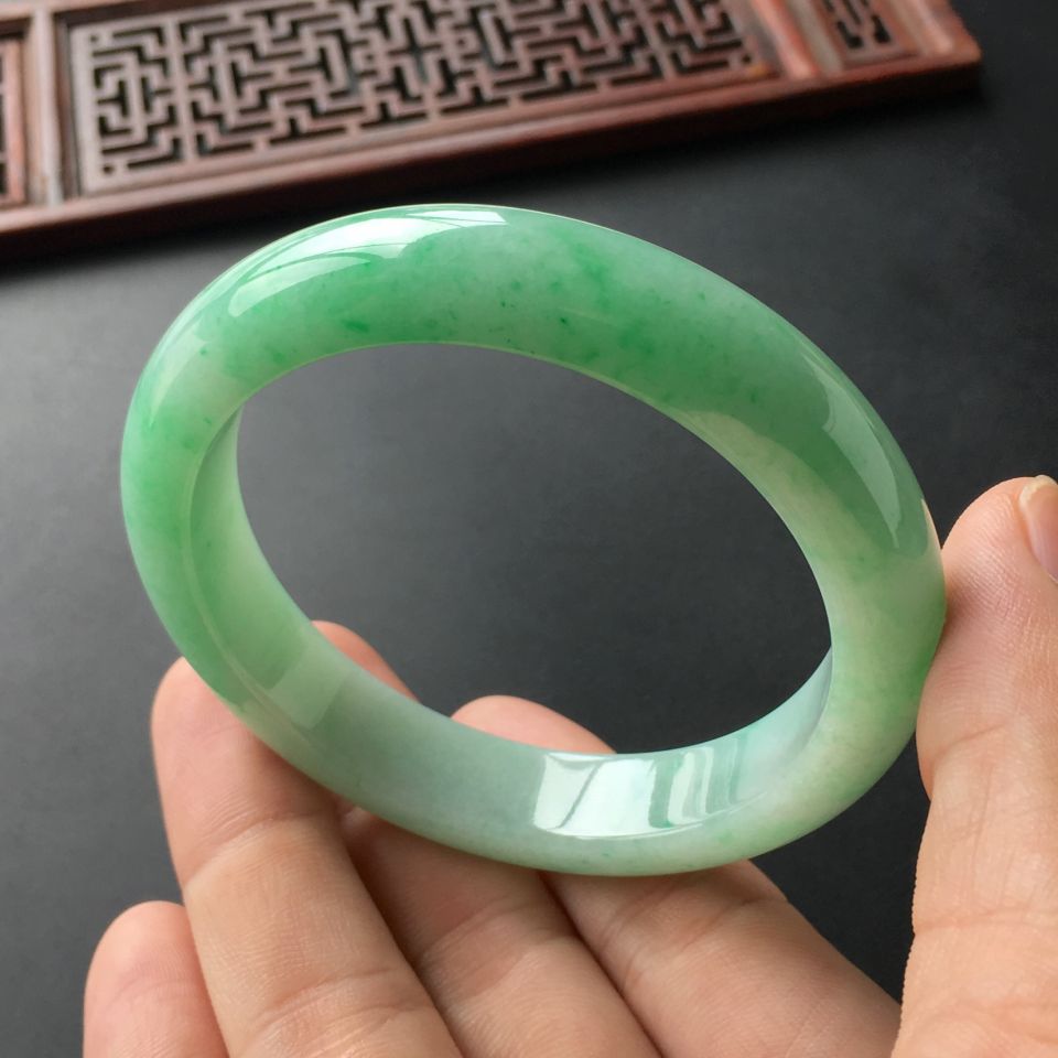 (超值推荐)糯冰种飘翠手镯(56.3mm)