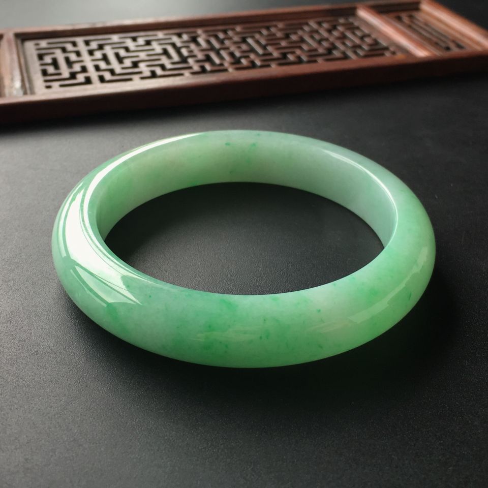 (超值推荐)糯冰种飘翠手镯(56.3mm)