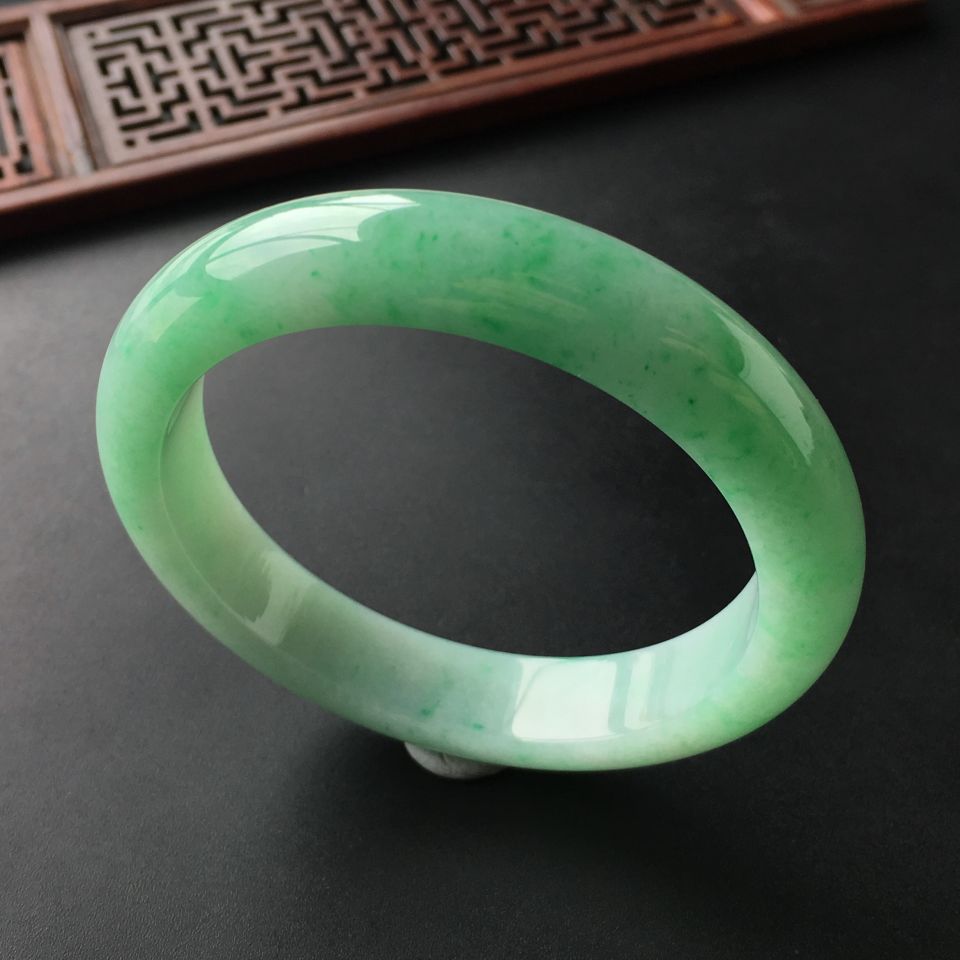(超值推荐)糯冰种飘翠手镯(56.3mm)