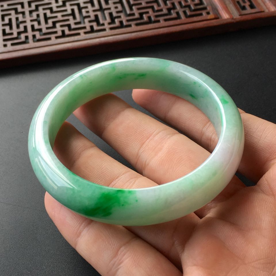 (超值推荐)糯冰种飘翠手镯(57mm)