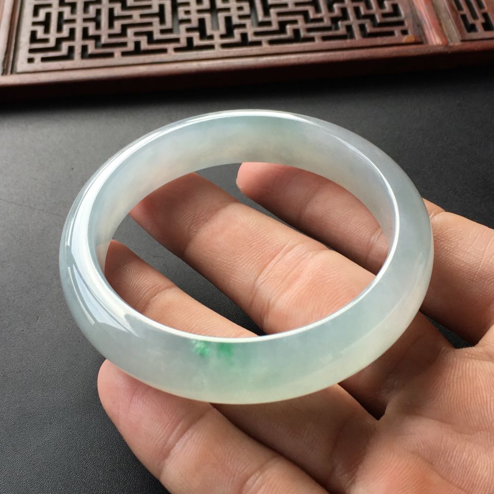 (超值推荐)冰种晴水略飘翠手镯(54mm)