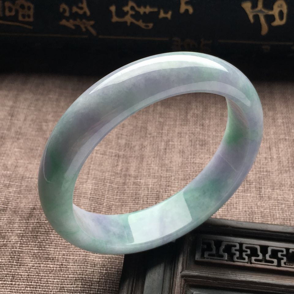 （超值推荐）糯冰种淡春带彩手镯（55.8mm）