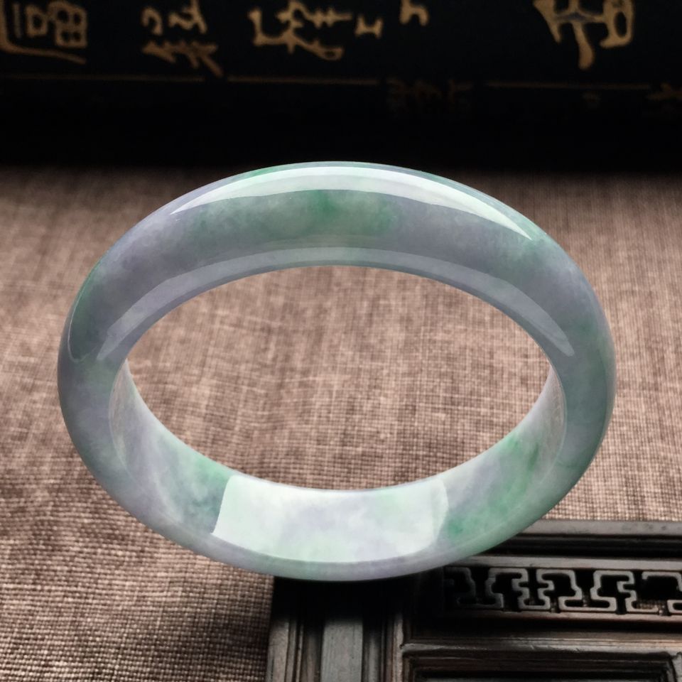 （超值推荐）糯冰种淡春带彩手镯（55.8mm）