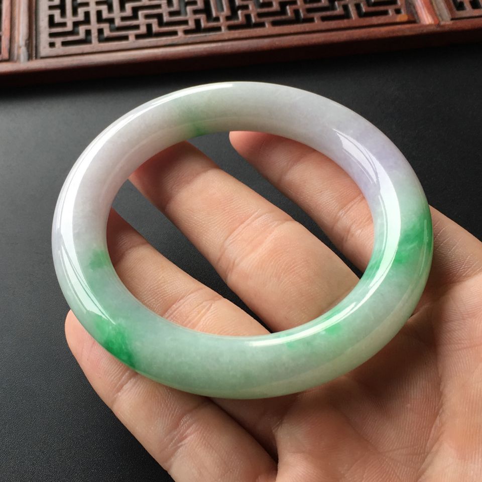 (超值推荐)糯冰种春带彩圆条手镯(56mm)