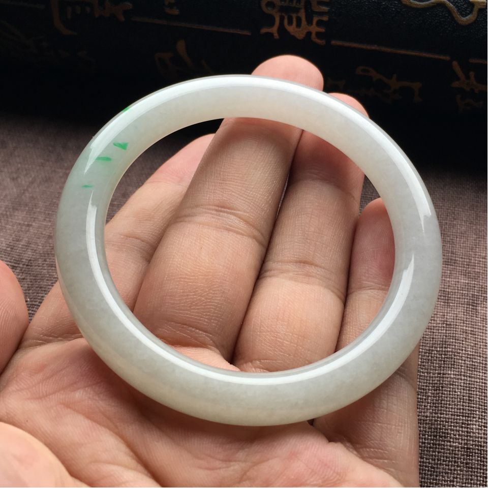 （超值推荐）糯冰种略飘翠圆条手镯（54mm）