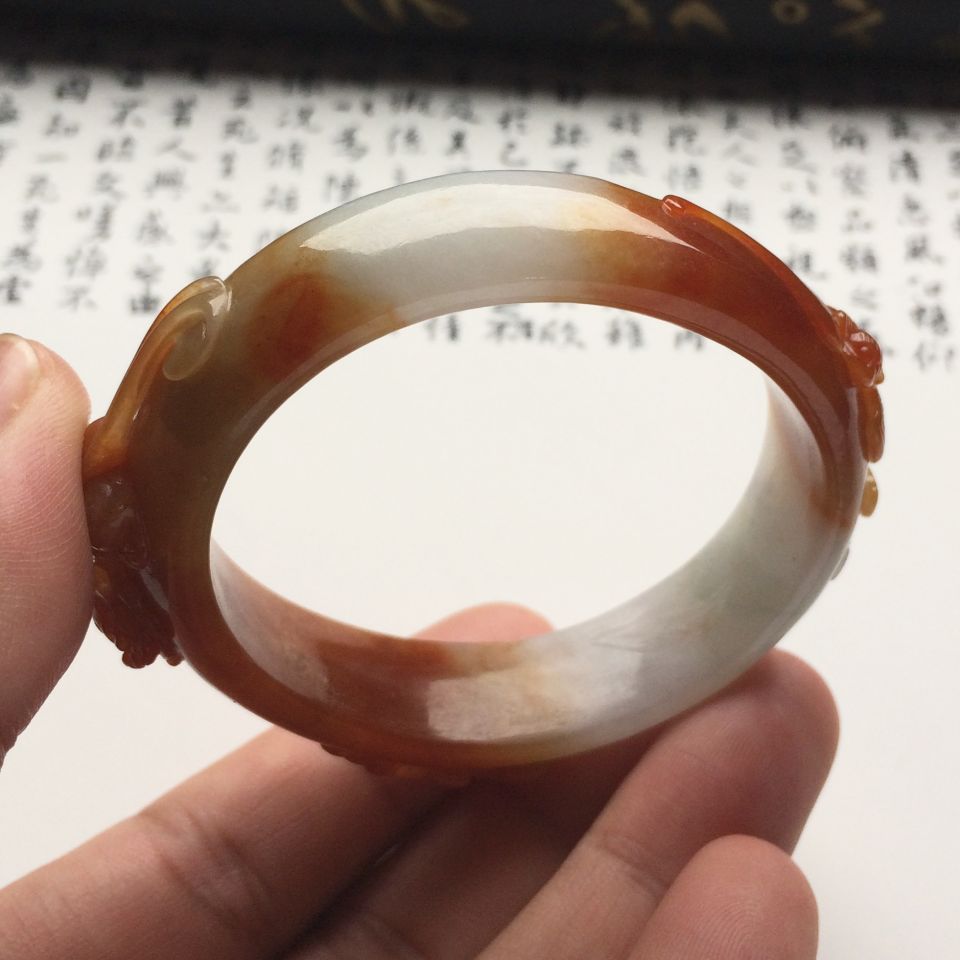 （超值推荐）糯冰种褐黄翡福寿如意雕花贵妃镯（54.2mm -44.2mm）