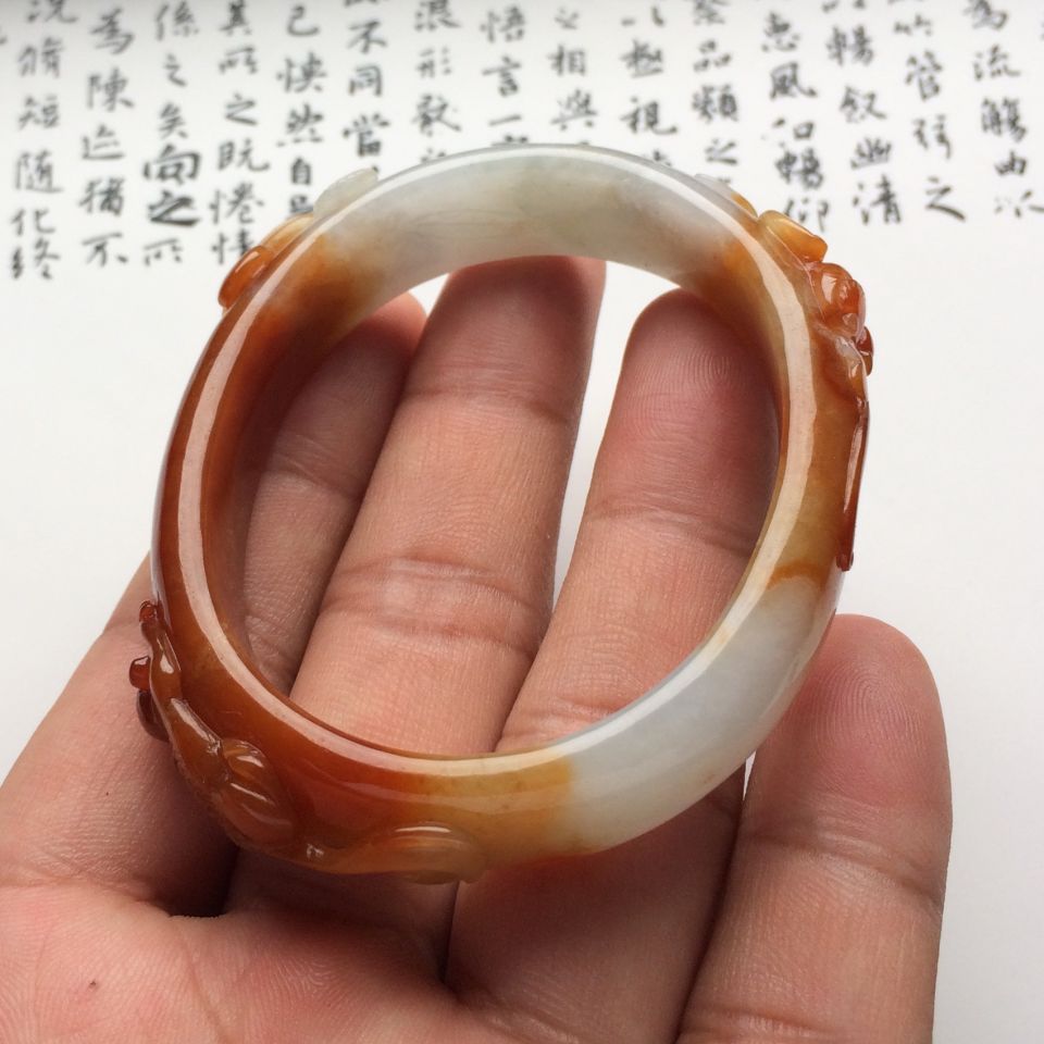 （超值推荐）糯冰种褐黄翡福寿如意雕花贵妃镯（54.2mm -44.2mm）