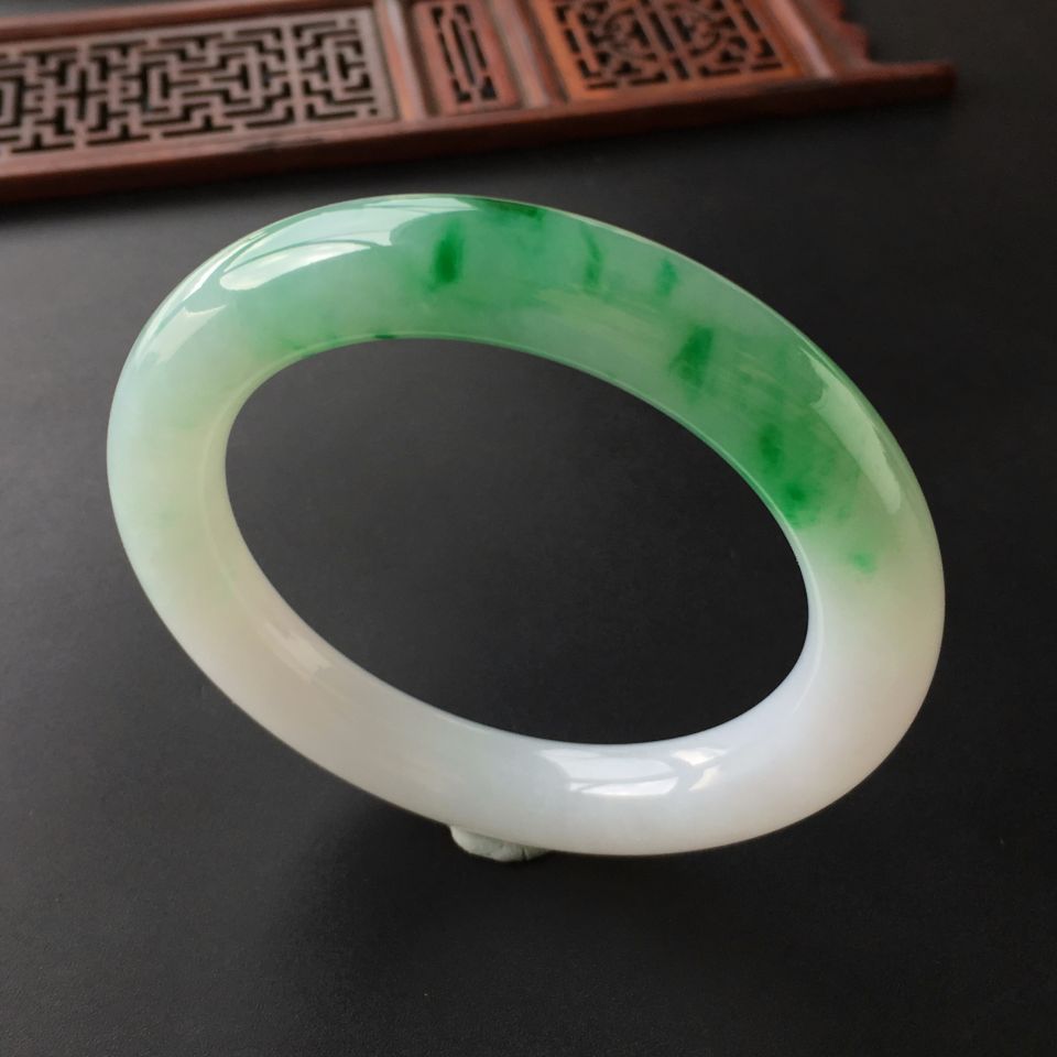 (超值推荐)糯冰种飘翠圆条手镯(58mm)