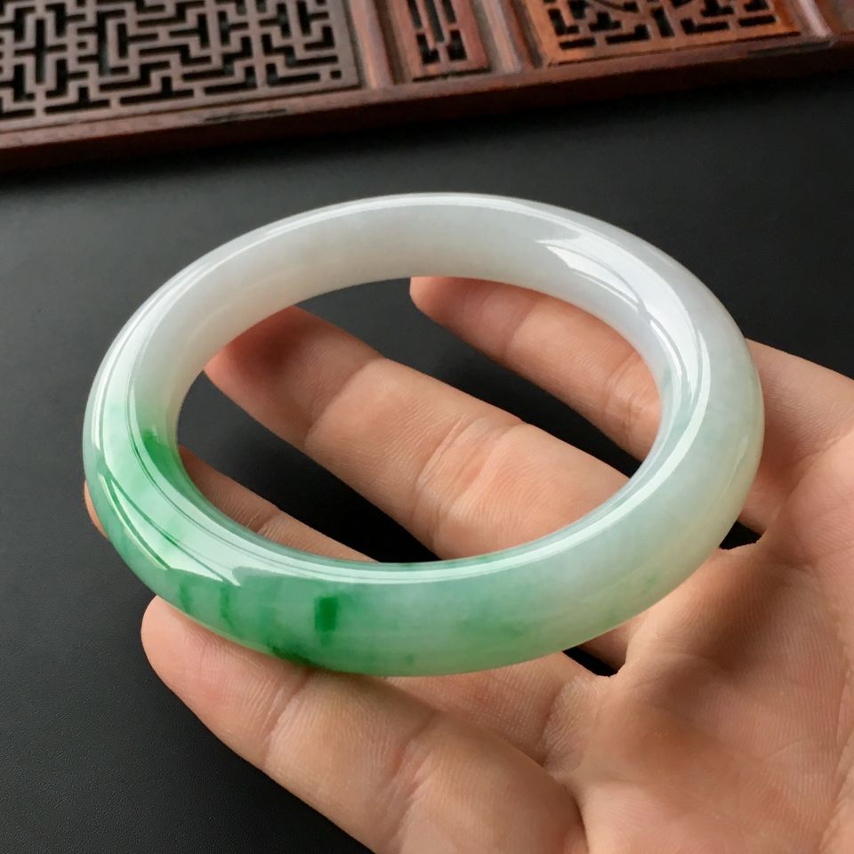 (超值推荐)糯冰种飘翠圆条手镯(58mm)