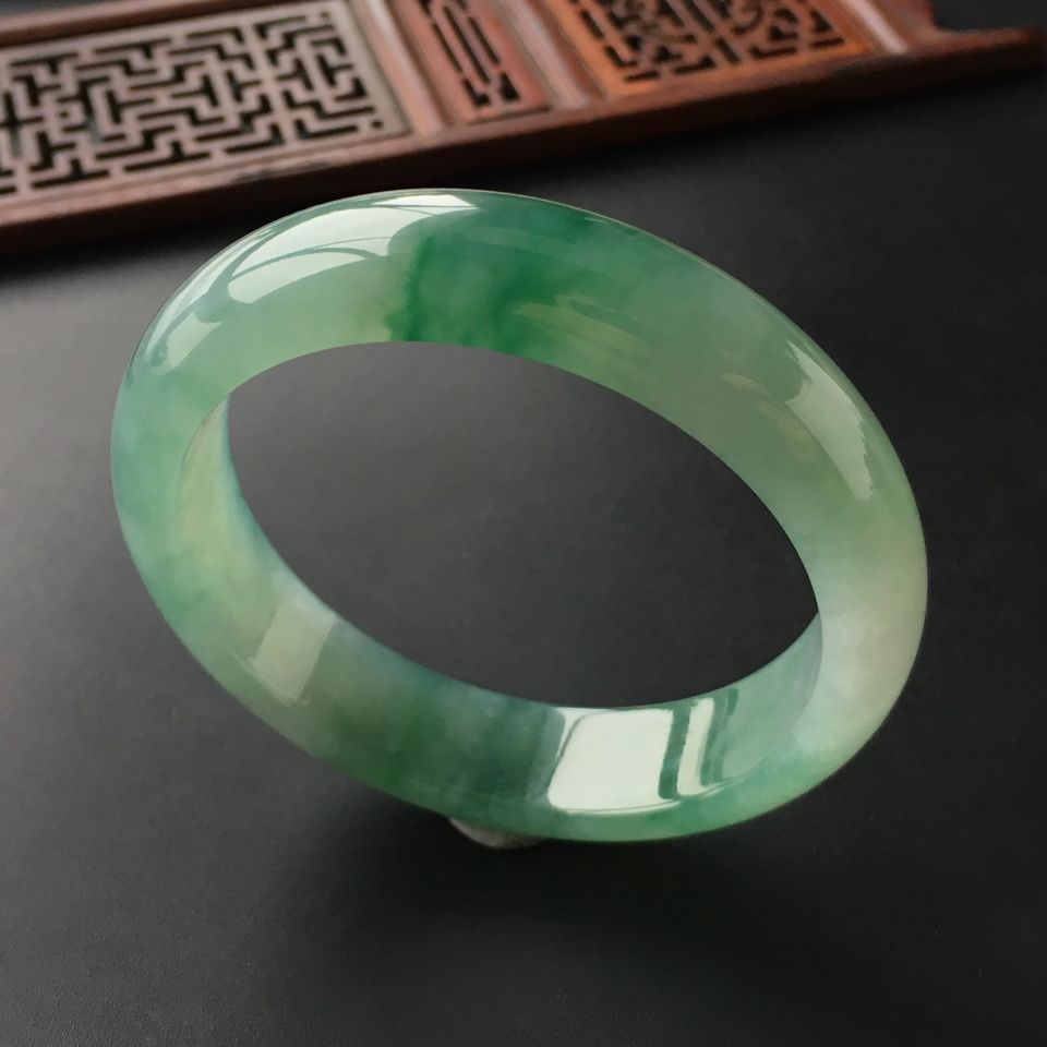 (超值推荐)糯冰种飘花手镯(56mm)