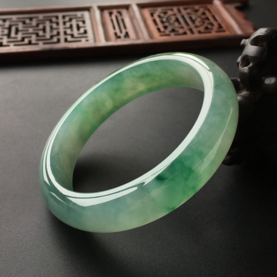 (超值推荐)糯冰种飘花手镯(56mm)