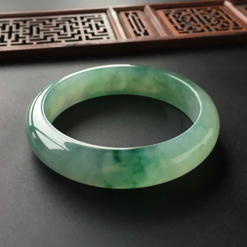 (超值推荐)糯冰种飘花手镯(56mm)