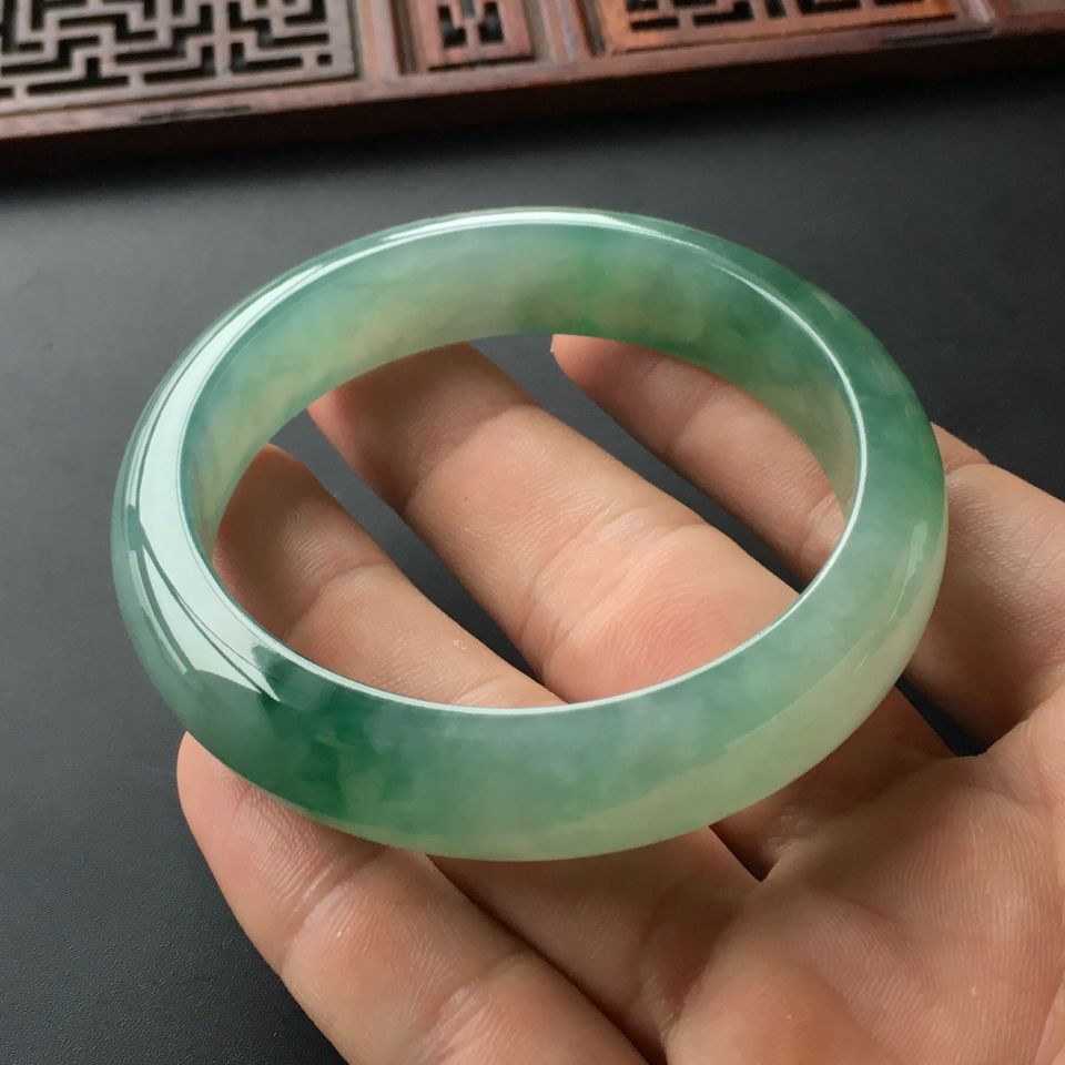 (超值推荐)糯冰种飘花手镯(56mm)