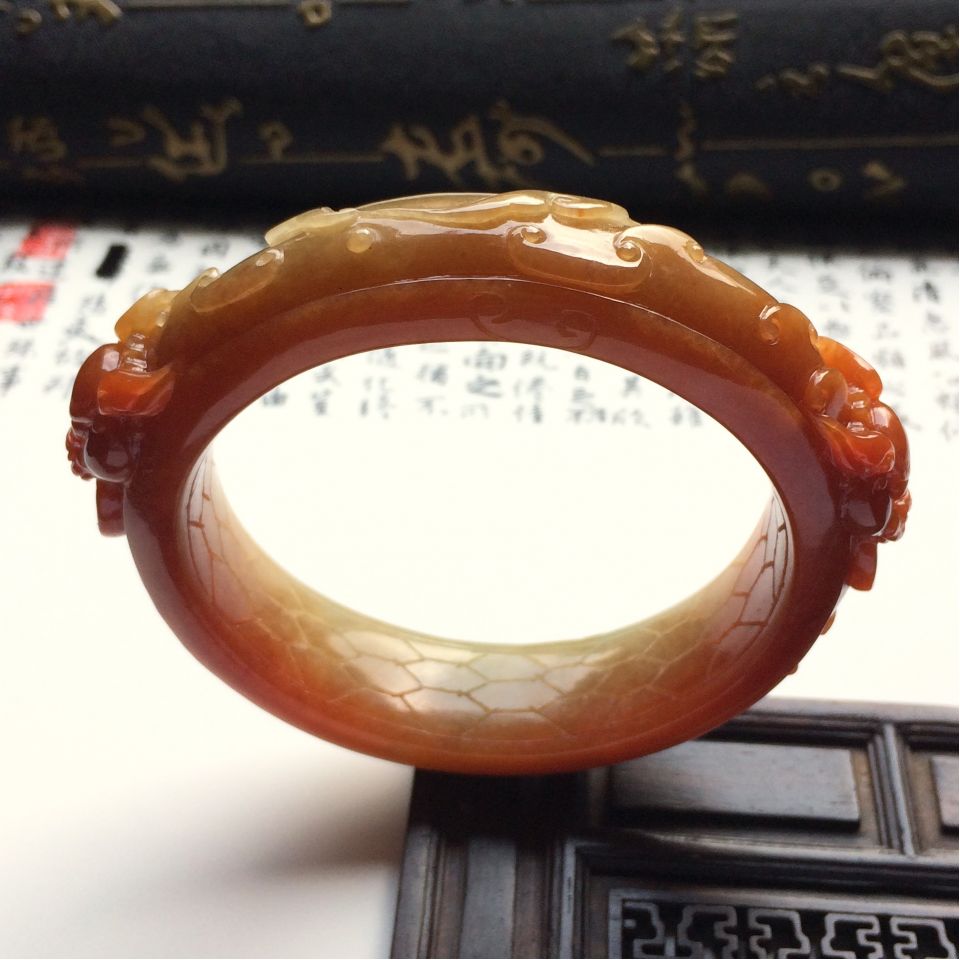 （超值推荐）糯冰种褐黄翡雕花镯（57.8mm）