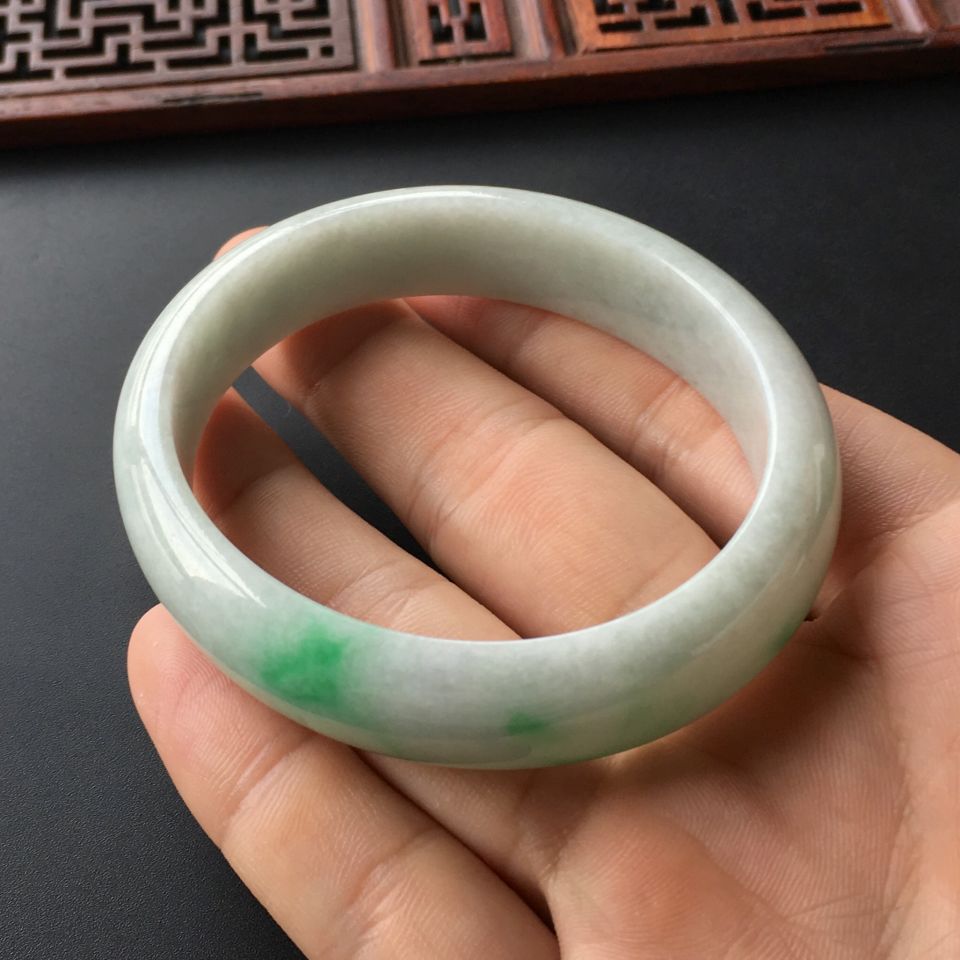 (超值推荐)糯冰种飘翠贵妃镯(57mm-50.2mm)