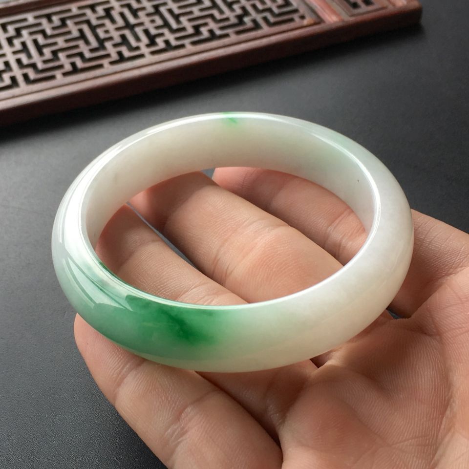 (超值推荐)糯冰种飘翠手镯(56mm)