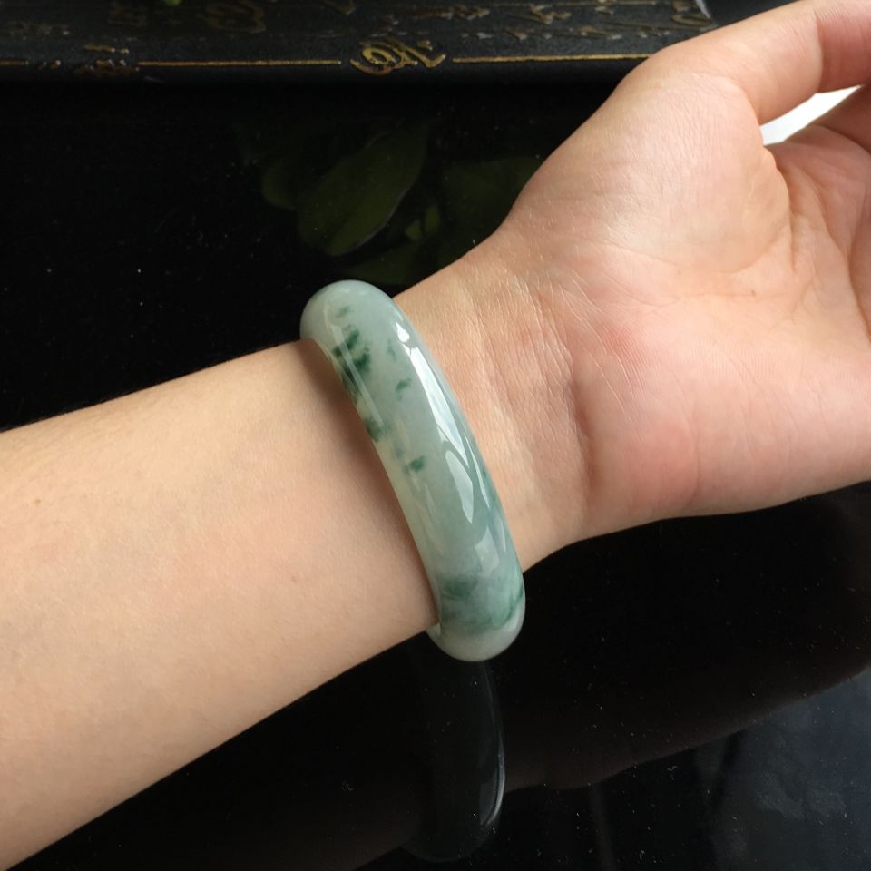 (超值推荐)糯冰种飘花手镯(56mm)