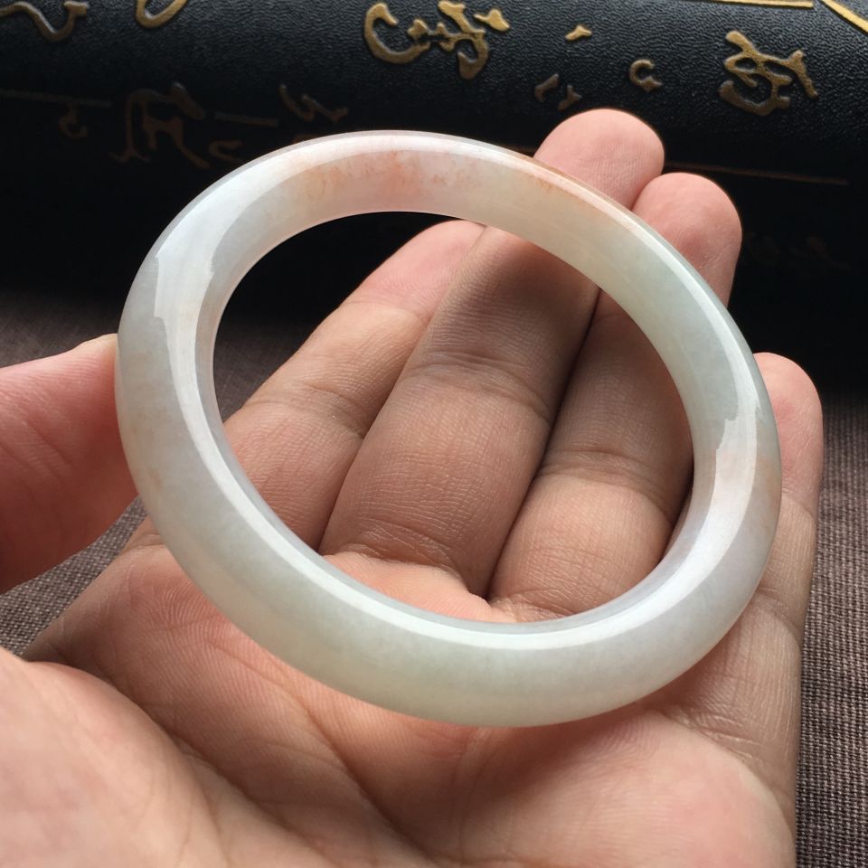 （超值推荐）糯冰种淡晴水略带黄翡圆条手镯（54mm）