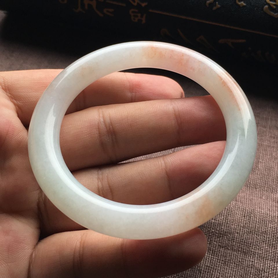 （超值推荐）糯冰种淡晴水略带黄翡圆条手镯（54mm）