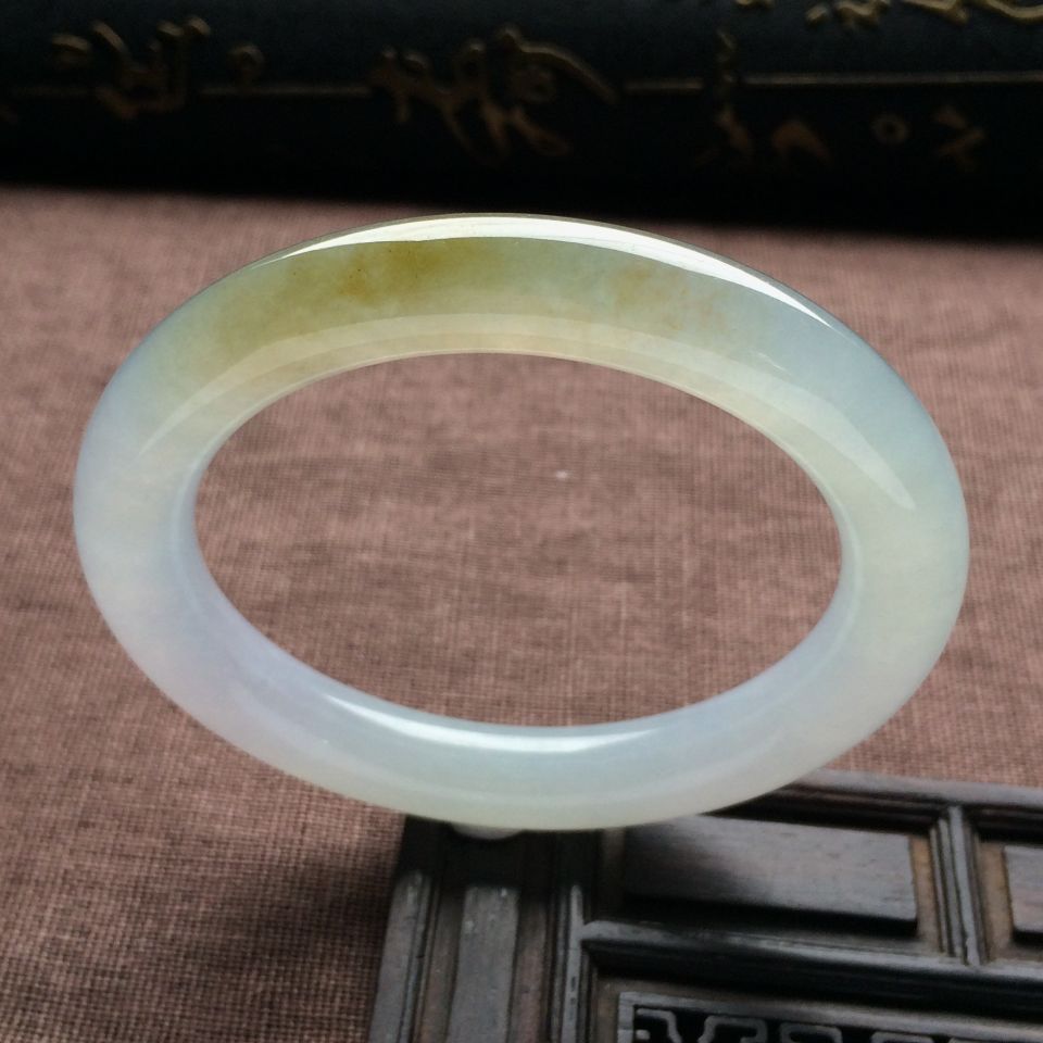 （超值推荐）糯冰种晴水略带黄翡圆条手镯（56mm）