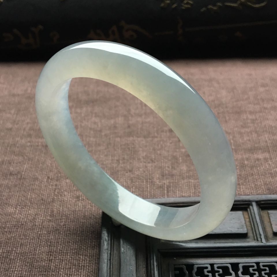 （超值推荐）糯冰种淡晴水手镯（57mm）