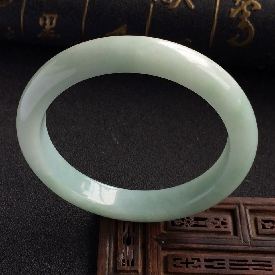 (超值推荐)糯冰种晴水手镯(55.6mm)