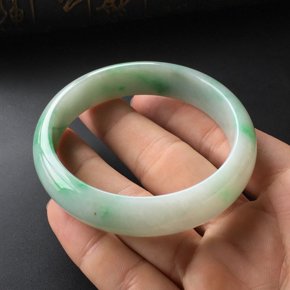 (超值推荐)糯冰种飘翠手镯(58.5mm)