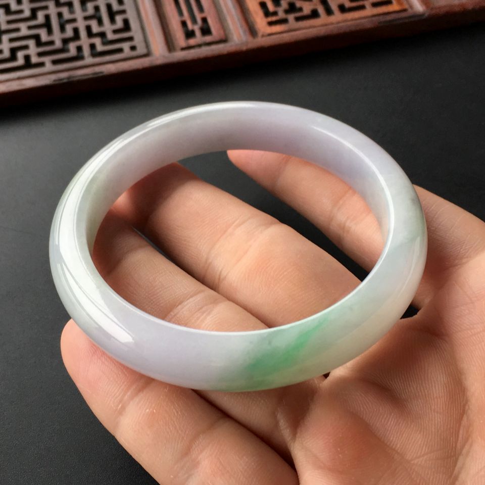 (超值推荐)糯冰种春带彩手镯(56mm)