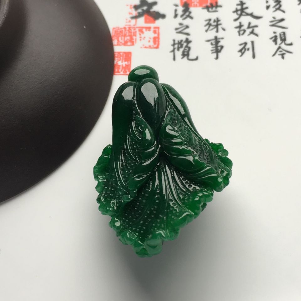 （超值推荐）糯冰种浓绿白菜挂件