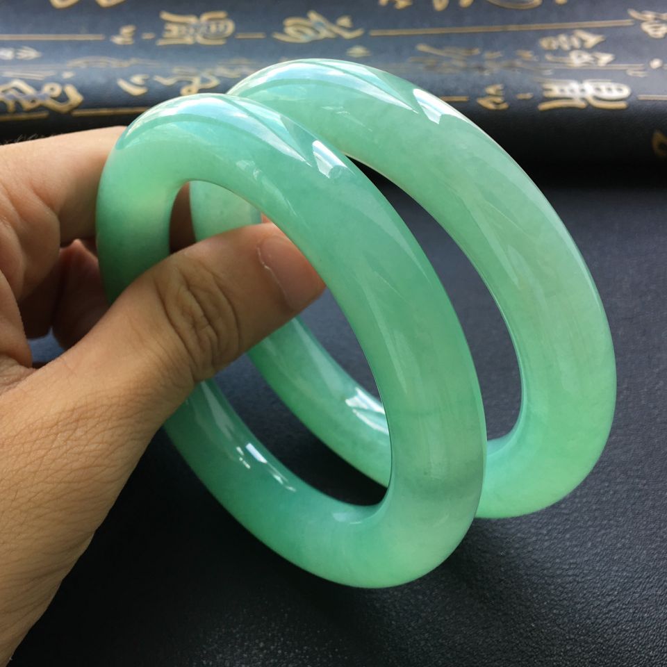 (超值推荐)糯冰种绿晴水圆条手镯一对走(58mm)