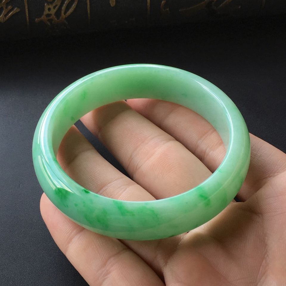 (超值推荐)糯冰种飘翠手镯(57mm)