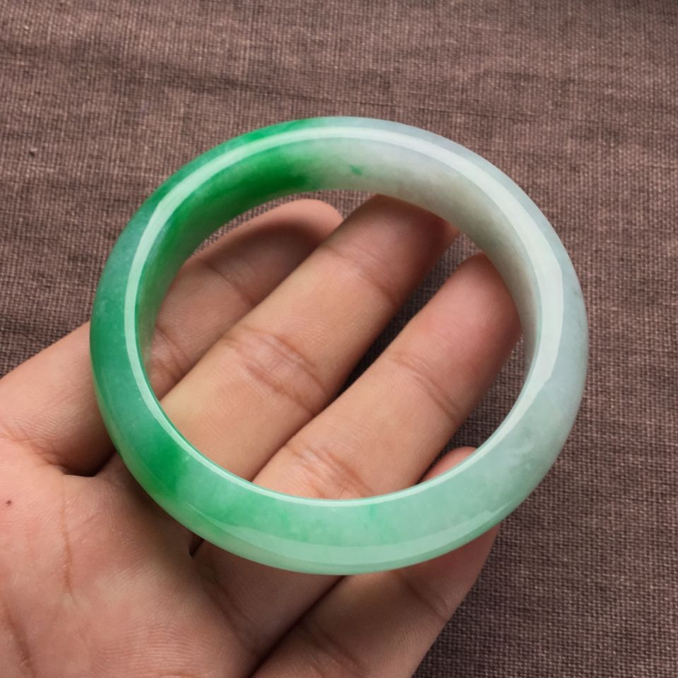 （超值推荐）糯冰种飘阳绿手镯（55.2mm）